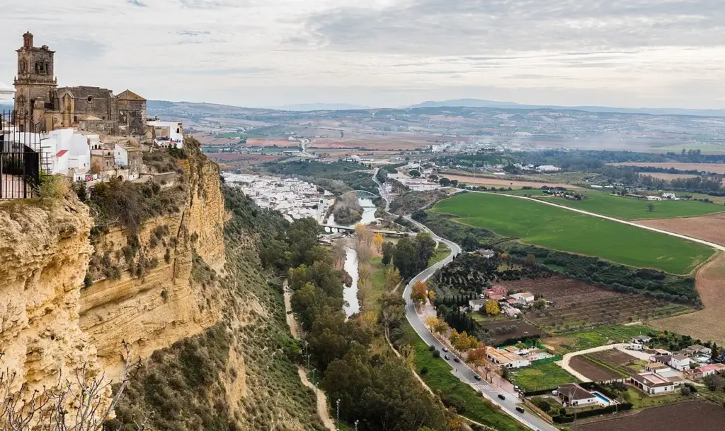 Vista de Arcos de la Frontera y la vega del Guadalete desde el Balcón de la Peña Nueva