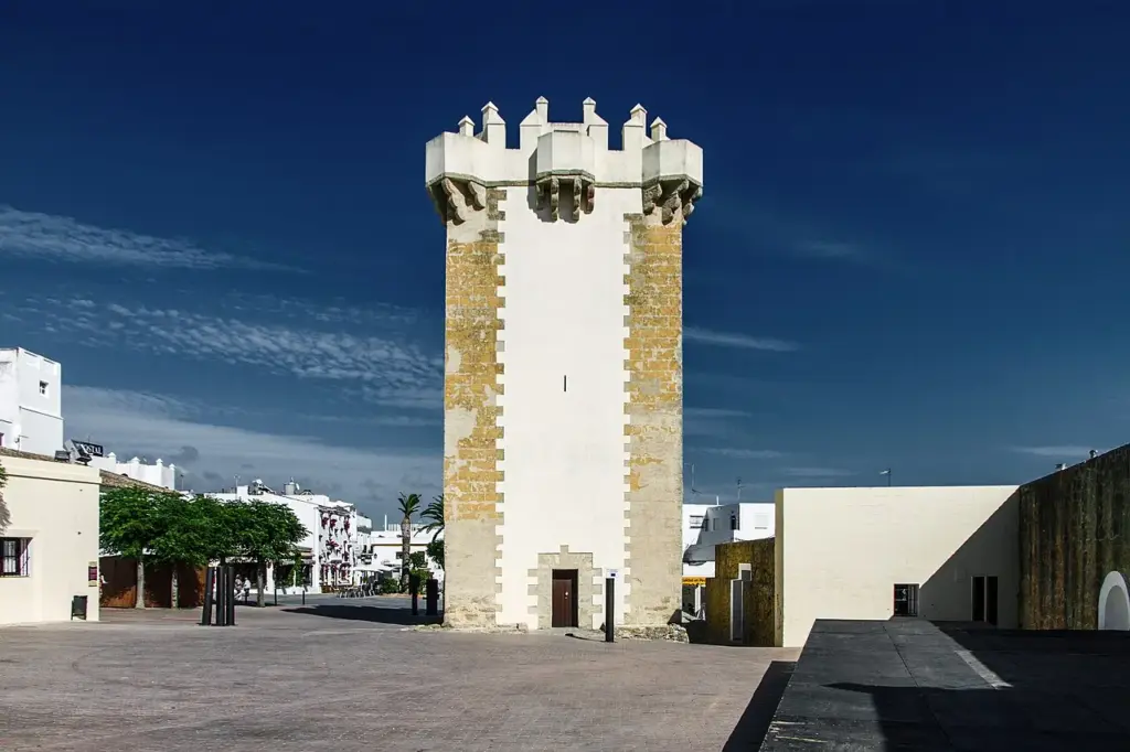 Torre de Guzmán en el centro de Conil de la Frontera