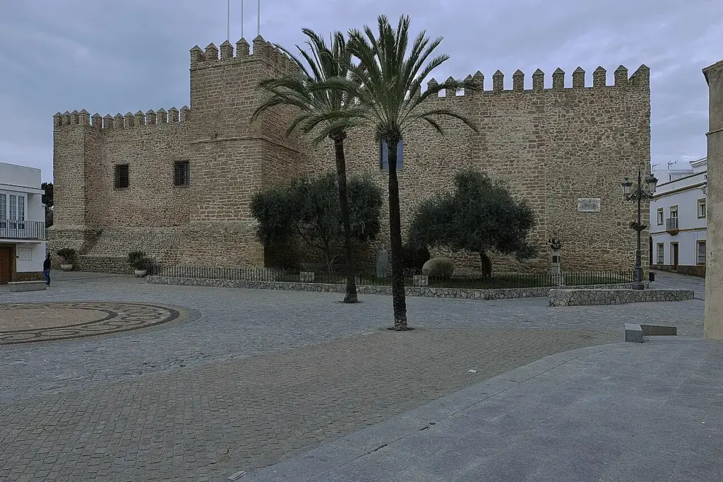 Fachada del Castillo de Luna, en el casco antiguo de Rota